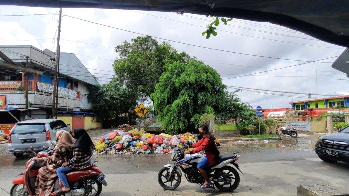 PENGELOLAAN SAMPAH - Sampah di kawasan TPS kawasan Sungai Kunjang Kota Samarinda Kalimantan Timur. Konsultan dari Japan International Cooperation Agency kini juga meninjau Ibu Kota Kalimantan Timur, Kota Samarinda ini beberapa waktu lalu.