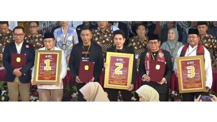 Inilah 3 hasil survei elektabilitas di Pilgub DKI Jakarta 2024.  Elektabilitas Ridwan Kamil-Suswono menyalip Pramono-Rano Karno dan Dharma-Kun.