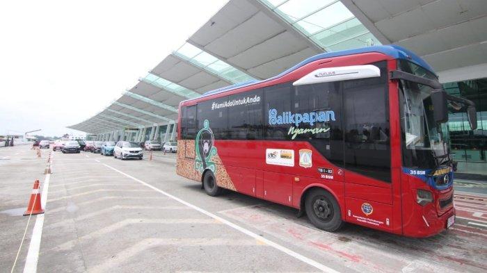 BUS BALIKPAPAN CITY TRANS - Salah satu unit Bus Balikpapan City Trans saat berhenti di Bandara Sultan Aji Muhammad Sulaiman Sepinggan beberapa waktu lalu. 