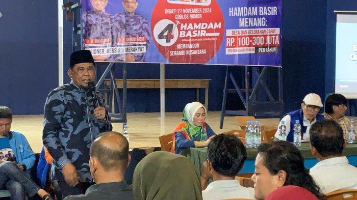 PILKADA PPU 2024 - Calon Bupati Penajam Paser Utara nomor urut 4 Hamdam saat berkampanye di Kelurahan Gunung Steleng, Penajam Paser Utara. Hamdam juga berjanji bahwa ia akan berupaya meningkatkan pelayanan kesehatan. Sorotannya yakni pada fasilitas kesehatan terutama rumah sakit yang dimiliki Penajam Paser Utara saat ini.