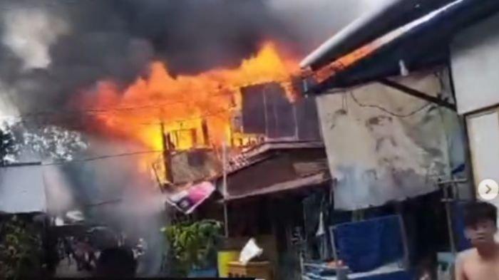 KEBAKARAN SAMARINDA - Terjadi kebakaran pada Senin (7/10/2024) pagi di kawasan Adam Malik, Samarinda, Kalimantan Timur.