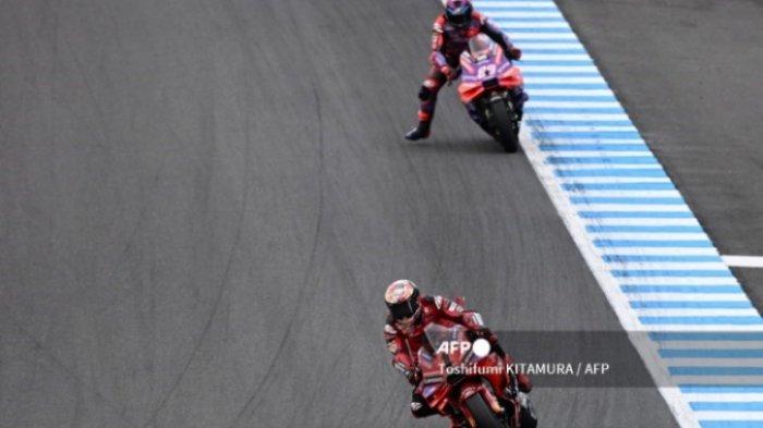 MOTOGP 2024 - Dua pebalap MotoGP, Francesco Bagnaia (depan) dan Jorge Martin saat balapan di Sirkuit Motegi, MotoGP Jepang 2024, 6 Oktober lalu.