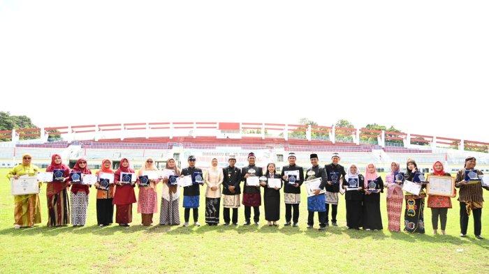HUT 25 BONTANG - Pjs Wali Kota Bontang, Munawwar memberikan kata sambutan di dalam rapat Paripurna ke 7 Masa Sidang I DPRD Kota Bontang, dalam rangka peringatan Hari Ulang Tahun ke 25 Tahun 2024.