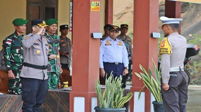 OPERASI ZEBRA MAHAKAM - Polres Mahulu resmi memulai razia besar-besaran bernama Operasi Zebra Mahakam 2024, Senin (14/10/2024) di Kabupaten Mahakam Ulu, Provinsi Kalimantan Timur. Kegiatan yang berlangsung hingga 27 Oktober 2024 ini bertujuan meningkatkan disiplin berlalu-lintas di kalangan masyarakat serta mengurangi angka kecelakaan fatal di wilayah Mahakam Ulu. 