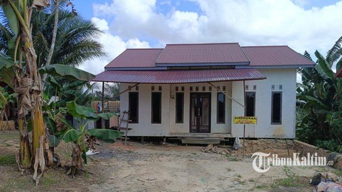 SEWA RUMAH - Potret rumah milik salah satu warga yang disewakan di Kecamatan Sepaku, Kabupaten Penajam Paser Utara (PPU), Kalimantan Timur, Sabtu (12/10/2024). Usaha penyewaan rumah semakin ramai seiring kehadiran Ibu Kota Nusantara (IKN).