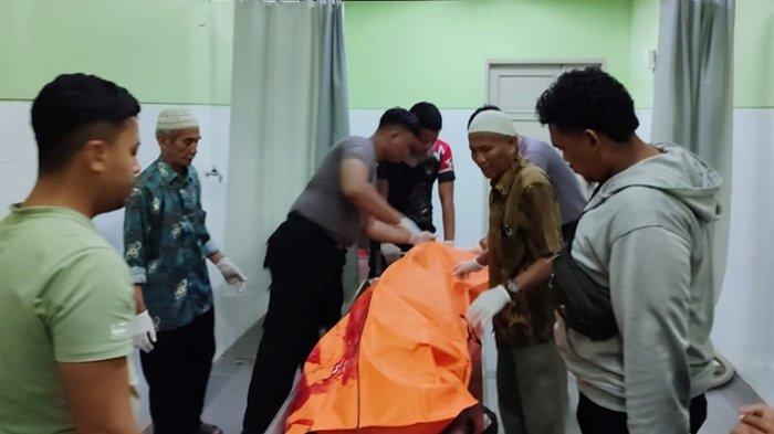 Jasad Ramlan, pelaku penombak warga di Jalan Sumber Baru Samarinda saat dibawa ke RSUD AWS Samarinda, Kamis (17/10/2024) lalu.