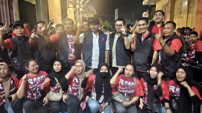 Relawan Pengusaha Idaman (RAPI) mendeklarasikan dukungan untuk pasangan calon bupati-calon wakil bupati, Edi Damansyah dan Rendi Solihin pada Pilkada Kukar 2024 di kompleks ruko Sumarna City Wal (SCW), Tenggarong, Kabupaten Kutai Kartanegara, Kalimantan Timur, Minggu (20/10/2024) malam.