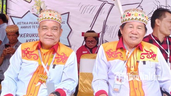 Calon Bupati Mahakam Ulu Yohanes Avun bersama pasangannya Yohanes Juan Jenau saat di Kantor KPU dalam tahapan Pilkada Mahulu 2024.