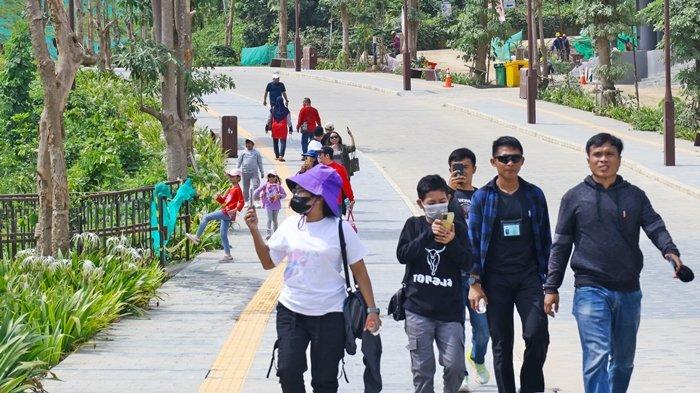 MASUK IKN GRATIS - Kunjungan warga ke IKN Nusantara, menikmati alam bebas ibu kota baru Indonesia. OIKN kembali menegaskan, tidak ada sangkut pautnya OIKN dengan para pihak yang komersialkan kunjungan masyarakat, Jumat (25/10/2024).