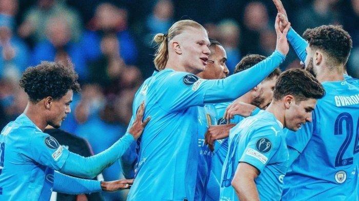 LIGA INGGRIS LIVE - Striker Manchester City, Erling Haaland melakukan selebrasi bersama rekan setimnya setelah membobol gawang FC Copenhagen pada leg kedua 16 besar Liga Champions.
