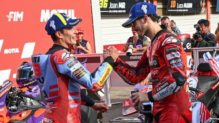 MOTOGP LIVE- Pesan Marc Marquez untuk Pecco Bagnaia: Dia Harus Finis di Depan Jorge Martin - Francesco Bagnaia dan Marc Marquez bersalaman di Parc Ferme Sirkuit Motegi dalam ajang MotoGP Jepang 2024, Minggu (6/10/2024).