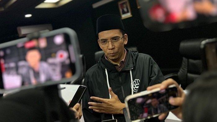 Muhammad Zainul Majdi atau Tuan Guru Bajang (TGB) saat ditemui di Gedung High End, Kebon Sirih, Jakarta, Rabu (3/1/2024). TGB memilih mundur dari Partai Perindo.