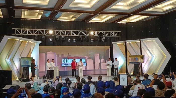 PILKADA BALIKPAPAN 2024 - Ilustrasi debat publik calon walikota dan calon wakil walikota Balikpapan sesi pertama yang telah diselenggarakan di Hotel Novotel Balikpapan, Kalimantan Timur beberapa waktu lalu. Kali ini KPU Balikpapan akan menggelar debat publik sesi kedua bagi pasangan calon wali kota dan wakil wali kota Pilkada Balikpapan 2024, Kamis 7 November 2024 malam. 