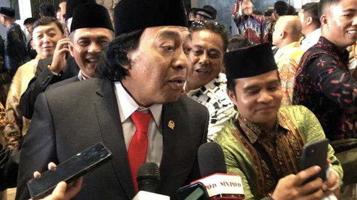 Anggota DPD RI dari Jawa Barat Alfiansyah Bustami atau Komeng di Komplek Parlemen, Senayan, Jakarta, Selasa (1/10/2024).