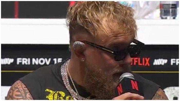 Jake Paul menggunakan pelindung telinga sebagai perang urat syaraf dengan Mike Tyson.