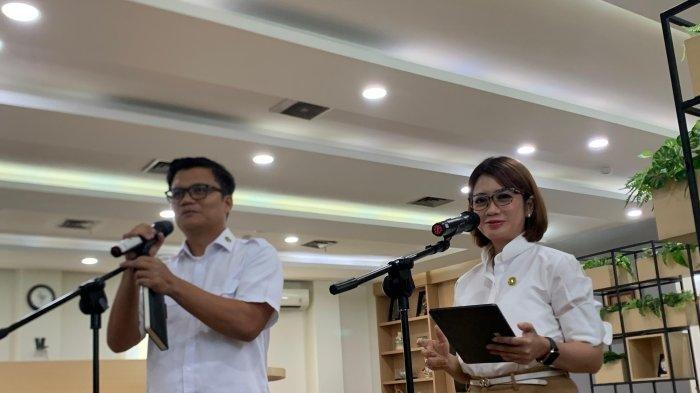 Jubir Presiden, Prita Laura (Kanan).