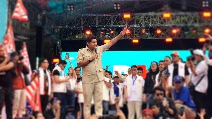 MARUARAR SIRAIT DILAPORKAN BAWASLU - Politikus Partai Gerindra Maruarar Sirait saat berorasi di depan pendukung dalam kampanye akbar di Lapangan Banteng, Jakarta Pusat, Sabtu (23/11/2024). Pernyataan Maruarar Sirait yang dinilai SARA saat kampanye akbar Pilkada Jakarta 2024. Kini berujung laporan Bawaslu