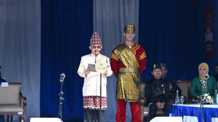 Menteri Pendidikan Dasar dan Menengah (Mendikdasmen) Prof. Abdul Mu'ti saat upacara peringatan Hari Guru Nasional (HGN) 2024.