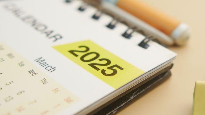 Ilustrasi kalender 2025. Benarkah Prabowo akan liburkan anak sekolah 1 bulan penuh saat puasa 2025? Cek fakta dan SKB 3 menteri Hari Libur Nasional dan Cuti Bersama