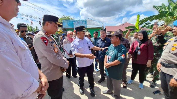 Pj Gubernur Kalimantan Timur, Akmal Malik meninjau langsung pelaksanaan Pilkada serentak di Kabupaten Kutai Timur, Provinsi Kalimantan Timur pada Rabu (27/11/2024). Terdapat 2 TPS wilayah Sangatta yang ditinjau secara langsung oleh Pj Gubernur, Akmal Malik.