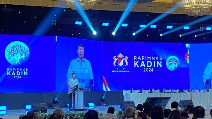 BOCORAN MENTERI PENERIMAAN NEGARA - Utusan Khusus Presiden yang juga Ketua Dewan Penasihat Kadin Indonesia Hashim Djojohadikusumo saat sambutan pada rapat pimpinan nasional (Rapimnas) Kamar Dagang dan Industri (Kadin) Indonesia 2024 di Hotel Mulia, Senayan, Jakarta Pusat, Minggu (1/12/2024). Saat memberikan sambutan, Hashim Djojohadikusumo menyebut Anggito Abimanyu akan diangkat menjadi Menteri Penerimaan Negara, simak profil dan rekam jejaknya. 
