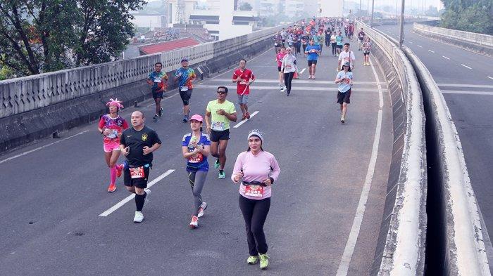 Kemeriahan gelaran Superball Run 2023 lalu. Peserta berlari di flyover atau jalan layang Antasari, Jakarta Selatan.