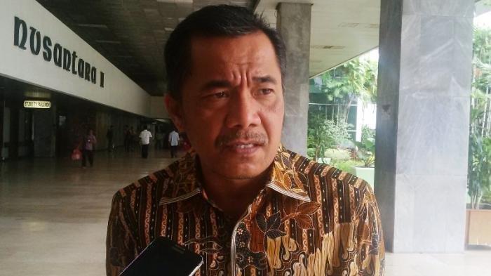 Sarifuddin Sudding. Ia mengusulkan agar Surat Izin Mengemudi (SIM), Surat Tanda Nomor Kendaraan (STNK), dan Tanda Nomor Kendaraan Bermotor (TNKB) berlaku seumur hidup.