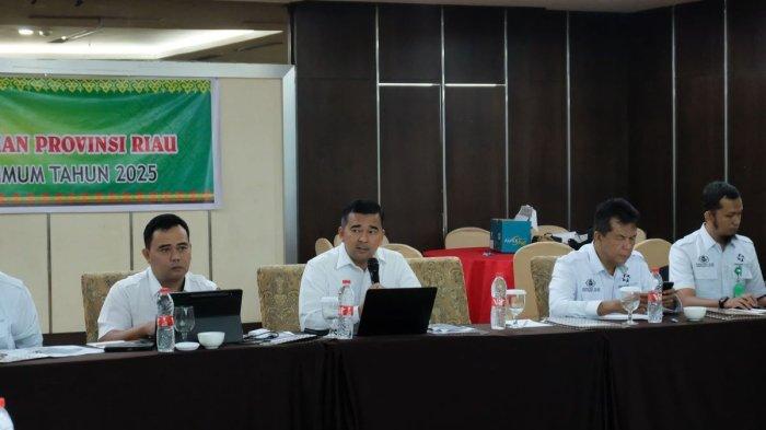 Pemerintah Provinsi (Pemprov) Riau melalui Dinas Tenaga Kerja dan Transmigrasi Provinsi Riau menggelar rapat sidang Dewan Pengupahan Provinsi Riau untuk menetapkan Upah Minimum Provinsi (UMP) dan Upah Minimum Sektoral Provinsi (UMSP) Riau pada 2025 di Hotel Grand Central, Pekanbaru, Jumat (6/12/24).