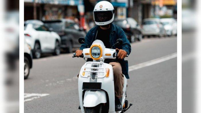 Setelah memiliki FAZZIO HYBRID NEO, tidak lama Doni langsung memodifikasi skutik kaler kesayanganya ini.