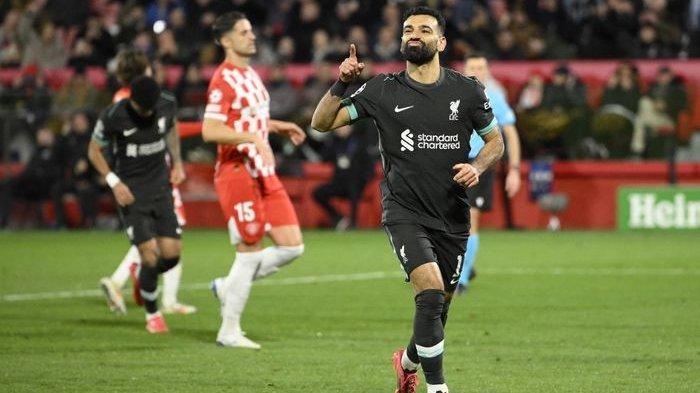 HASIL LIGA CHAMPIONS - Winger Liverpool, Mohamed Salah, merayakan gol ke gawang Girona pada fase liga di Liga Champions di Stadion Montilivi, Selasa (10/12/2024).