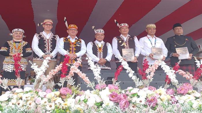 Peringatan HUT ke-11 Kabupaten Mahakam Ulu. Dalam peringatan HUT kali ini, partisipasi masyarakat Mahakam Ulu menjadi salah satu elemen penting untuk memeriahkan acara.  