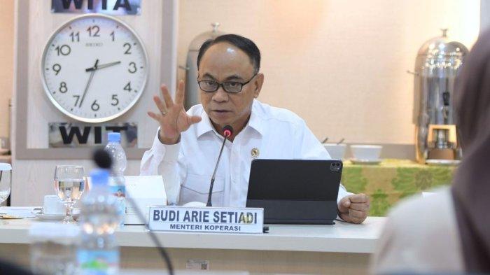 Menteri Koperasi Budi Arie Setiadi mengungkap setidaknya ada tujuh tantangan dalam penguatan produksi susu sapi lewat koperasi. Tujuh tantangan itu dipaparkan Menkop Budi Arie saat rapat kerja dengan Komisi IV Dewan Perwakilan Daerah (DPD) RI di Jakarta, Senin (9/12/2024).