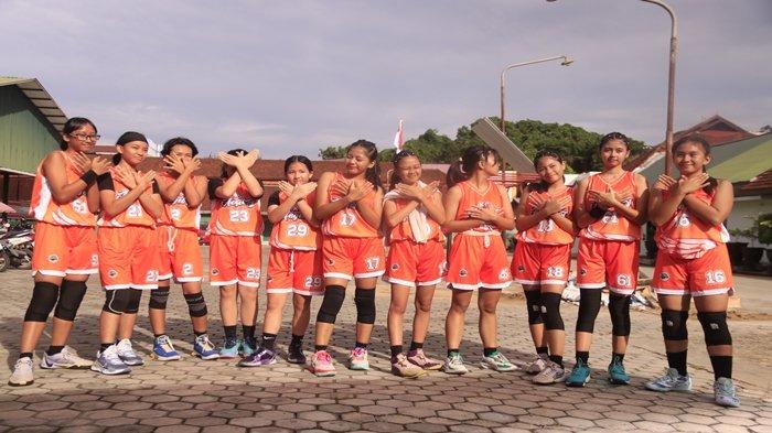 JUARA KEJURDA BASKET - Kejuaraan Basket Antar Klub se Kaltim U 14,15 dan 16 di Sport Center Korem 091/ASN Jalan Senang Long Samarinda (11-22/2204) . Bluefin sabet Juara U 18 putra maupun putri. 