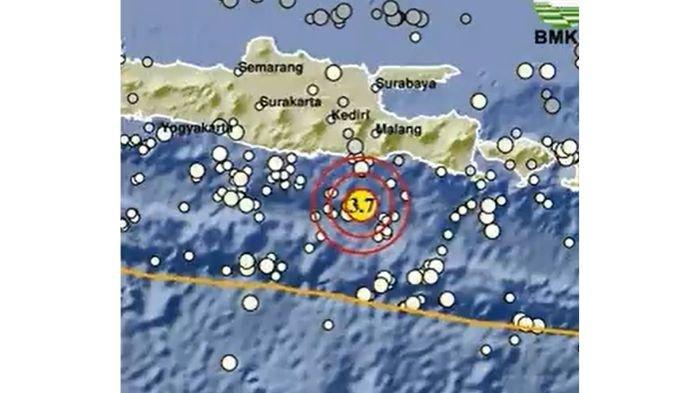 GEMPA HARI INI - Gempa guncang Malang Jawa Timur magnitudo 3.7, cek info BMKG