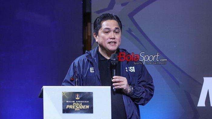 ERICK THOHIR - Ketua Umum PSSI, Erick Thohir, sedang memberikan sambutan di SCTV Tower, Senayan, Jakarta, Kamis (19/12/2024).