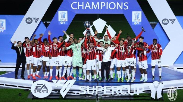 AC Milan menjuarai Piala Super Italia 2025 usai mengalahkan rival abadi Inter Milan dengan skor 3-2 di Riyadh, Arab Saudi, Selasa (7/1/2025).
