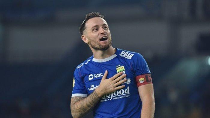 Marc Klok, pemain Timnas Indonesia sekaligus kapten Persib Bandung. Klok blak-blakan ke media Belanda soal sifat pelatih Shin Tae-yong