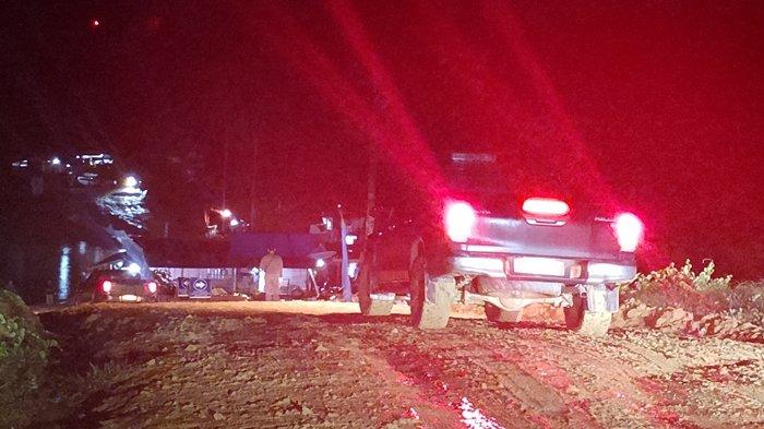 Kondisi jalan terkini saat Pj Gubernur Kaltim berkunjung ke Mahakam Ulu. Kehadirannya di Mahakam Ulu diharapkan menjadi langkah awal dalam mempercepat perbaikan infrastruktur, membuka peluang ekonomi, dan meningkatkan kesejahteraan masyarakat di salah satu wilayah terluar Kalimantan Timur. 