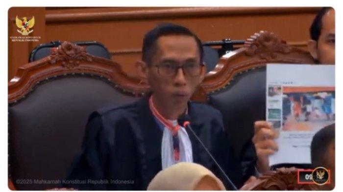 SENGKETA PILKADA KALTIM 2024 - Agus Amri, Kuasa Hukum Rudy-Seno di sidang MK sengketa Pilkada Kaltim 2024, Selasa (21/1/2025). Bantah tudingan borong partai di Pilkada Kaltim 2024, Kuasa Hukum Rudy-Seno: mendapatkan cewek saja susah sekali apalagi partai. Respons Hakim MK