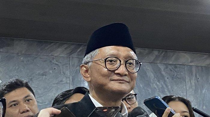IKN KALTIM 2025 - Potret Menteri Pekerjaan Umum, Dody Hanggodo usai rapat dengar pendapat dengan Komisi V DPR RI di Kompleks Parlemen, Senayan, Jakarta Pusat, Kamis (6/2/2025). Ia menyebut bahwa anggaran IKN Kaltim untuk 2025 masih diblokir, sehingga belum ada progres pembangunan di tahun ini. (Kompas.com/Nirmala Maulana A)