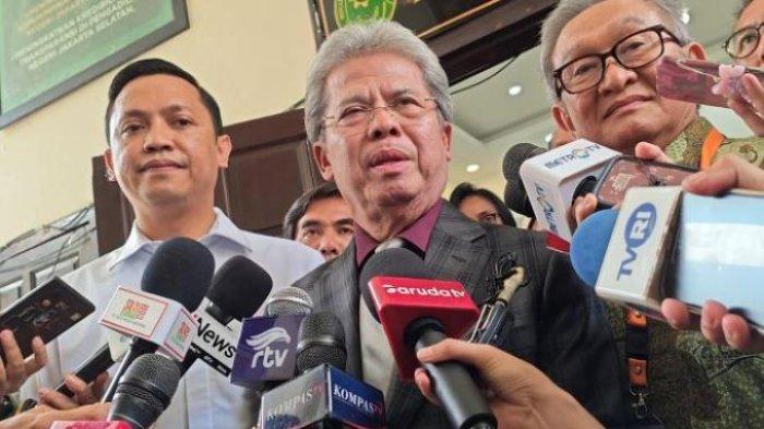 PRAPERADILAN HASTO - Ketua Tim Hukum Sekretaris Jenderal DPP PDI Perjuangan (PDIP) Hasto Kristiyanto, Todung Mulya Lubis di PN Jakarta Selatan, Selasa (21/1/2025). Kuasa hukum Hasto, Todung Mulya Lubis, mengaku kecewa dengan keputusan hakim yang memutuskan tak menerima gugatan praperadilan Hasto, Kamis (13/2/2025). (Tribunnews.com/Rahmat W. Nugraha)