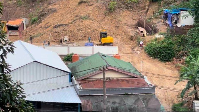 TERANCAM DISEGEL - Kawasan pematangan lahan di Jalan Damanhuri Sungai Pinang, Jumat (7/2/2025). Dinas PUPR Samarinda akan menyegel bila  tidak mengantongi izin.TRIBUNKALTIM.CO/SINTYA ALFATIKA SARI
