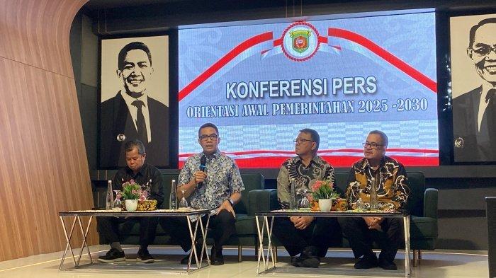 PELANTIKAN KEPALA DAERAH - Minggu (16/2/2025) malam Andi Harun menggelar konferensi pers jelang pelantikan kepala daerah. Andi Harun menjelaskan agenda dan kegiatan pelantikan kepala daerah 2025 di mana ada perbedaan jadwal antara dirinya dengan Saefuddin Zuhri.  Pasangan Andi Harun-Saefuddin Zuhri bakal dilantik sebagai Walikota-Wakil Walikota Samarinda, 20 Februari 2025.
