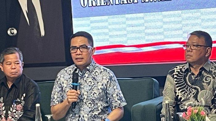 PELANTIKAN WALIKOTA SAMARINDA - Walikota Samarinda terpilih, Andi Harun (16/2/2025) malam.Beliau menyampaikan apresiasi mendalam kepada Rusmadi Wongso yang akan mengakhiri masa jabatannya sebagai Wakil Wali Kota. Andi Harun mengenang dedikasi dan kontribusi Rusmadi selama masa kepemimpinan mereka. (TribunKaltim.co/SINTYA ALFATIKA SARI)