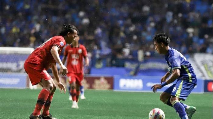 HASIL LIGA NUSANTARA - Potret Persiba Balikpapan vs NZR Sumbersari malam ini, diunggah di Instagram @persibabpp. Hasil Persiba Balikpapan vs NZR Sumbersari, Beruang Madu menang 2-1 dengan 10 pemain. (Instagram/persibabpp)