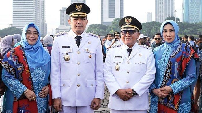 KEPALA DAERAH SAMARINDA - Walikota dan Wakil Walikota Samarinda Andi Harun dan Saefuddin Zuhri saat berfoto bersama para istri di Jakarta saat pelantikan (20/2/2025).
