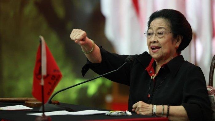 SIDANG PERDANA HASTO - Ketua Umum PDIP Megawati Soekarnoputri saat berorasi setelah mengumumkan surat rekomendasi terkait Pilkada 2024, Rabu (14/8/2024). Jelang sidang perdana Hasto besok, Megawati akan kumpulkan Komisi III DPR hari ini. (Dokumentasi PDIP)