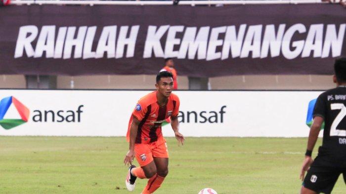BORNEO TEKAD MENANG - Gelandang Borneo FC, Rivaldo Enero Pakpahan ketika membela Borneo FC Samarinda di Stadion Segiri Samarinda pada Minggu (16/2/2025). 