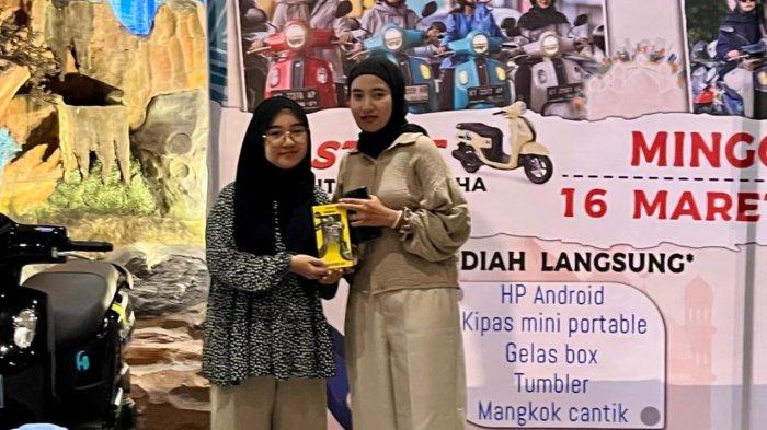 Salah satu peserta, Anindia, berhasil membawa pulang hadiah utama berupa handphone Android.