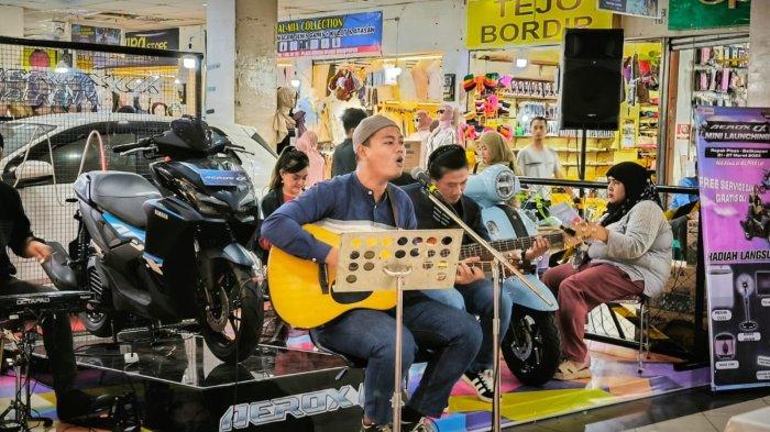Live Music dalam program servis Yamaha gratis yang diselenggarakan di Rapak Plaza Balikpapan